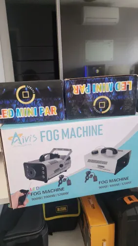 MAQUINA DE FUMAÇA1200W + 2 PARLEDS 36
