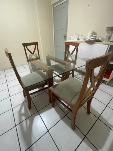 Mesa de jantar vidro com 4 cadeiras 