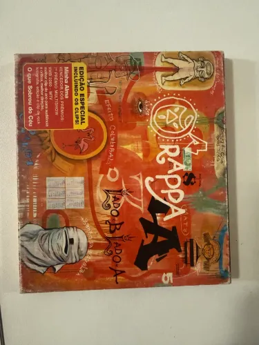 Capa e encarte do cd o rappa lado b lado a