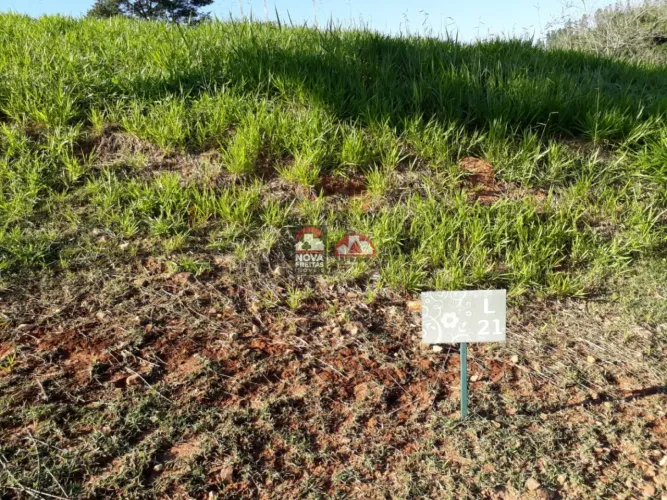 Terreno Padrão em Condomínio em Jambeiro