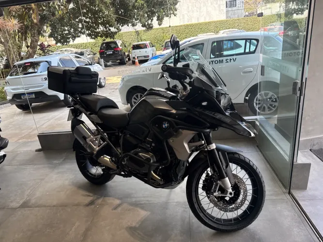 BMW r1250 premium triple black 2022 com apenas 16.800, sem detalhes