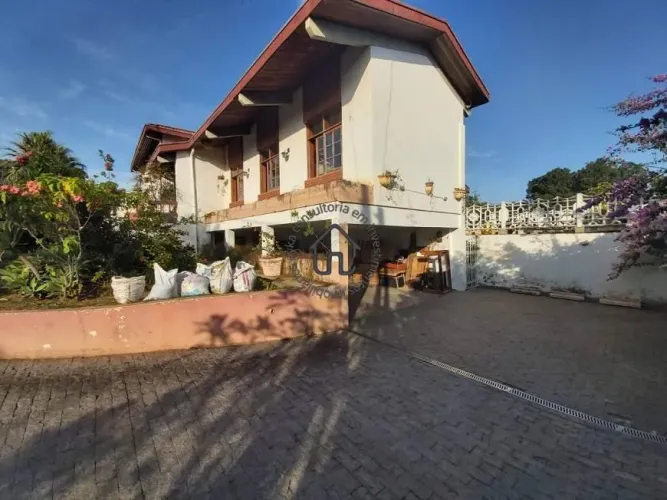 Casa para locação com 6 seis quartos no Condomínio Marambaia em Vinhedo.