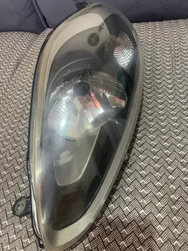 Farol Fiat Punto máscara negra