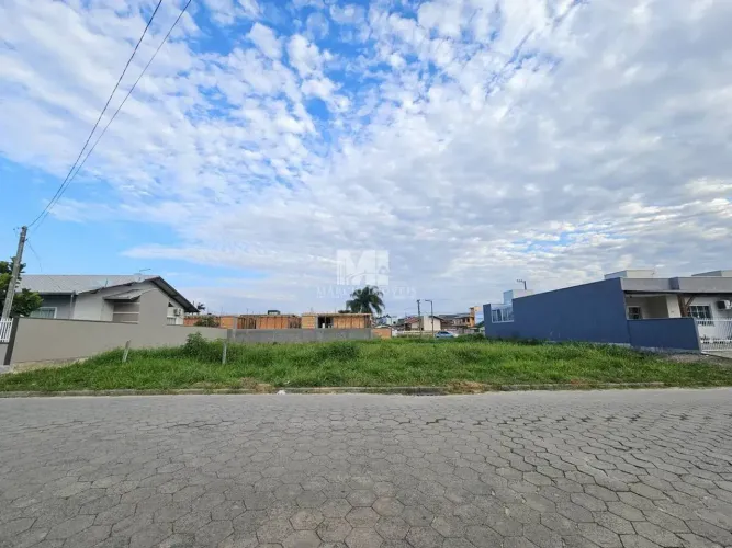 Imóvel para venda possui 574 metros quadrados em Centro - Barra Velha - SC