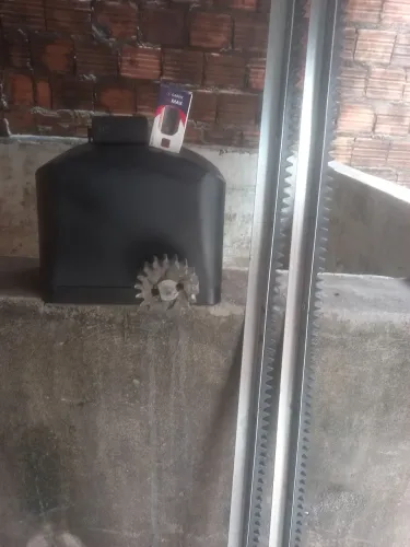 Motor de portão disponível
