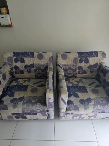Par de Poltronas confortáveis usadas