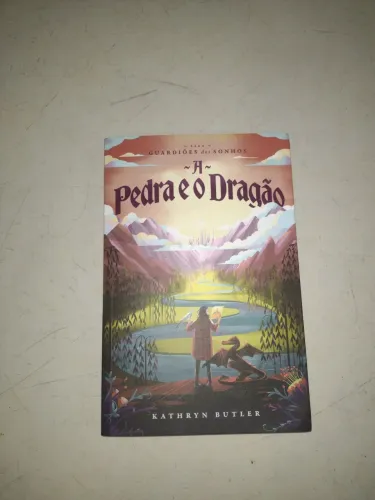 Livro A Pedra e o Dragão - Kathryn Butler - Ótimo Estado