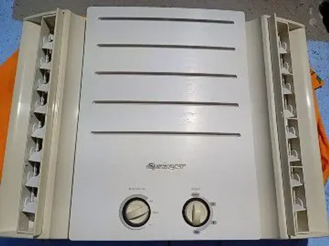 Ar condicionado Springer 7500 btus 220 volts gelando ótimo r$400