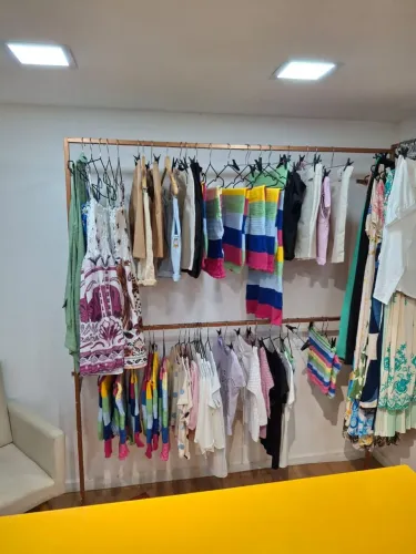 Arara em Metalon 
