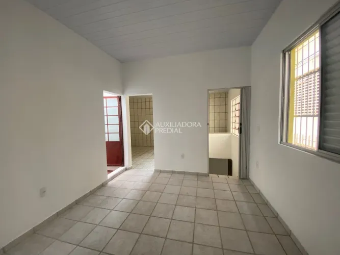 Auxiliadora Predial aluga Casa residencial de 2 dormitórios no Centro de Florianópolis.