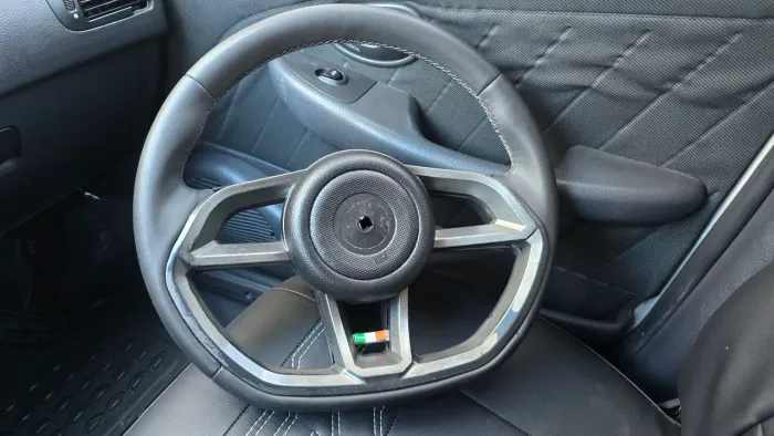 Volante automotivo com revestimento 