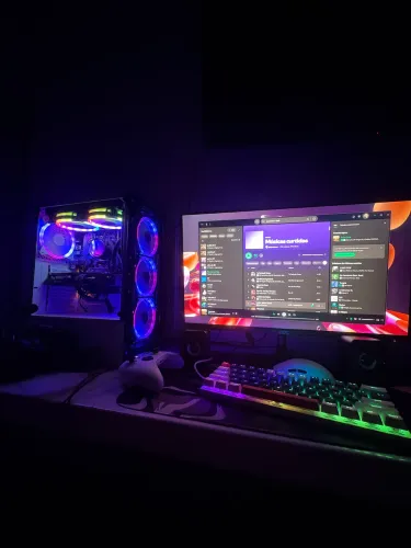 Pc Gamer + Monitor 180hz (leve arranhão na ponta) + Periféricos 1 ano de uso