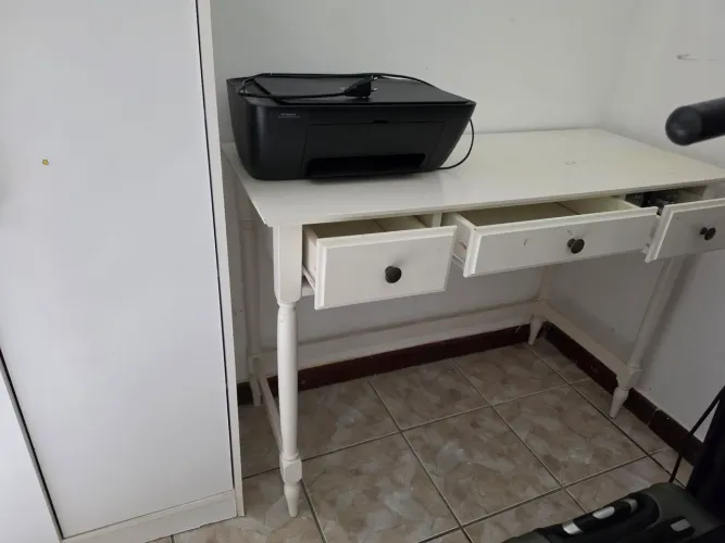 Escrivaninha mesa com 3 gavetas 