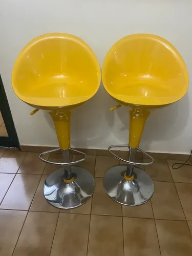Banqueta giratória amarela 250 as duas