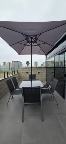 Conjunto mesa com 6 cadeiras e Ombrelone