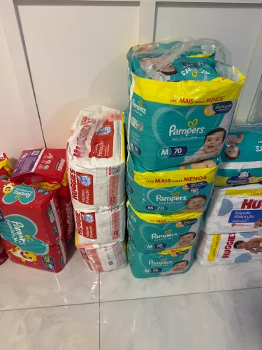 Fraldas m Huggies e pampers
