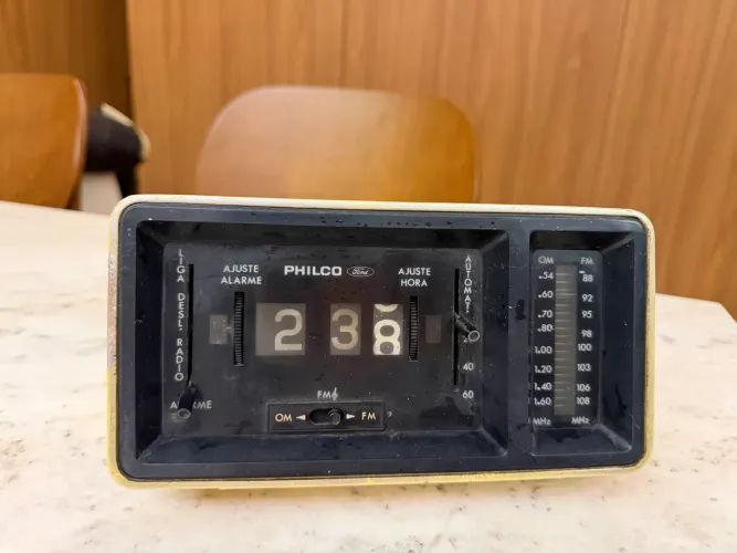 Rádio relógio Philco Ford 