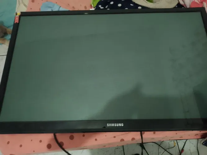 Vendo TV para retirar as peças