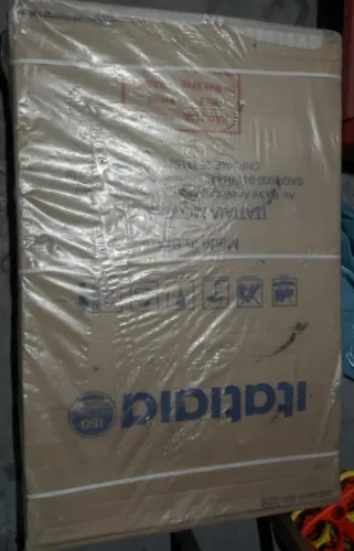 Vendo Armário completo com balcão lacrado na caixa.