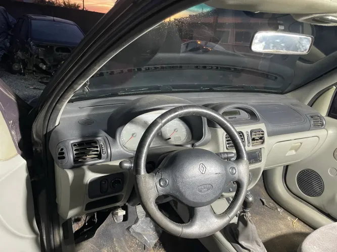 Sucata Clio 1.6 16v 2005 completo para retirada de peças