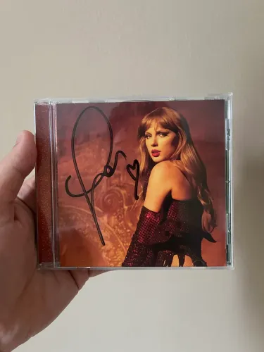 Cd Taylor Swift - The Life of a Showgirl autografado 