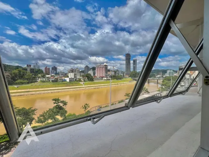 Sala comercial com 26m² para locação por R$ 1.500,00 - Bairro Centro - Blumenau/SC