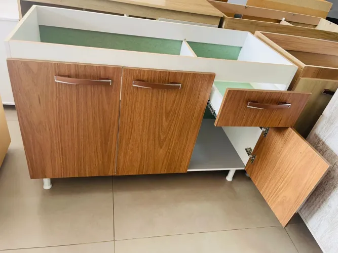 Vendo balcão de cozinha 1.20 mt com fundo anti mofo 