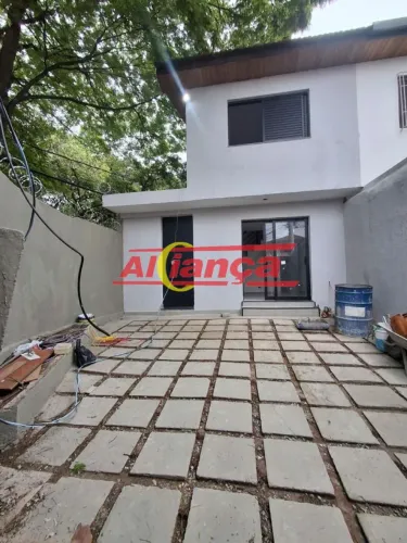 Sobrado 3 Quartos sendo 1 Suíte - 2 Vagas No Jardim Santa Mena