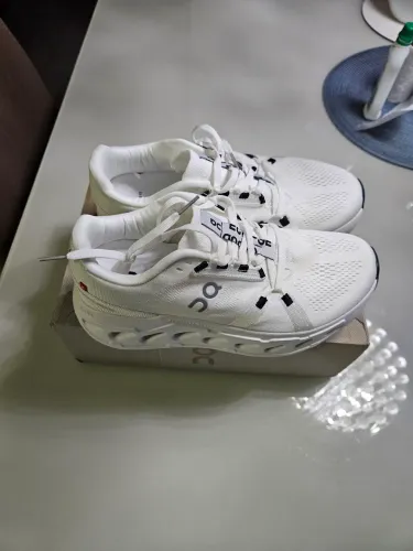 Tenis on cloudeclipse tamanho 40 branco!!