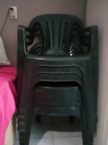 Vendo mesas e cadeiras plásticas
