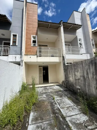 CD 035, Lagoa Redonda. Casa duplex com 02 suítes, 02 vagas de garagem
