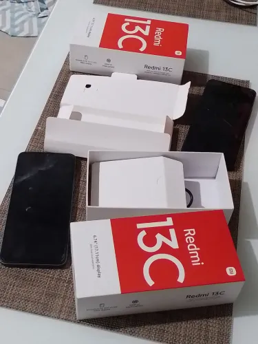 VENDO 2 CELULAR REDMI 13C 