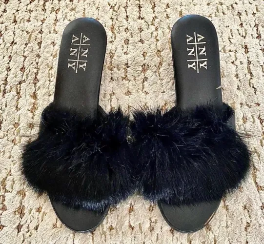 Chinelos de plumas Preto