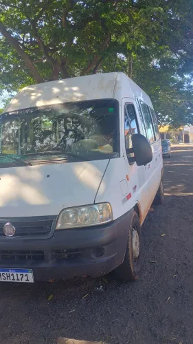 Agregó mia van com motorista CNH D