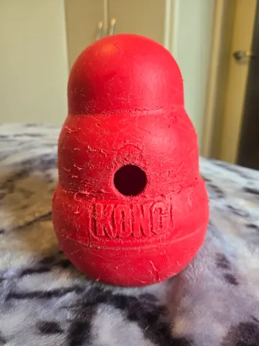 Brinquedo dispenser Kong Wobbler Grande