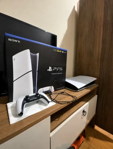 PS5 Slim Digital 