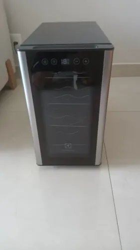 Adega Eletrolux de 8 garrafas