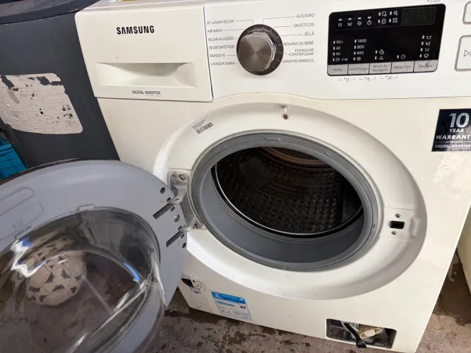 Vende se uma Máquina de lavar roupa