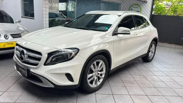 Mercedes-Benz GLA 200 Adv. 1.6/1.6 TB 16V Flex Aut. 2015