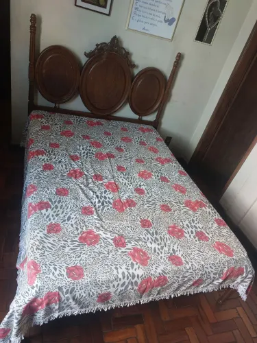 Cama casal com colchao tres medalhoes madeira maciça