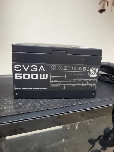 Fonte EVGA 600W 80 PLUS - Eficiência e Potência para o seu PC!