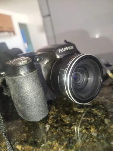 Fujifilm FinePix S1800