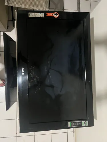 Tv LCD CCE com tela quebrada