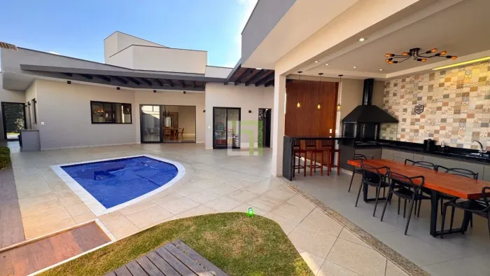 Casa em Condomínio na Via Castelli, Louveira