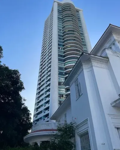 Lindo apartamento para aluguel com 217 m2 (4 quartos/3 suítes) no bairro do Espinheito, Re