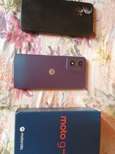 Moto g04s - sem trincando com caixa