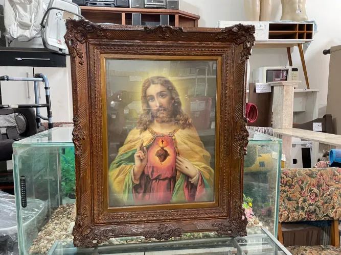 Quadro Sagrado Coração de Jesus com Moldura em Madeira Maciça 
