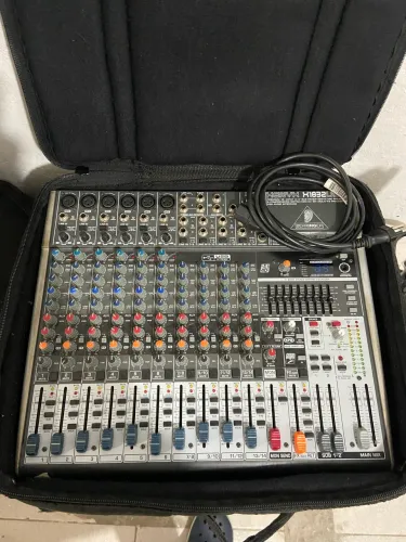 Mesa de som behringer 14 canais 