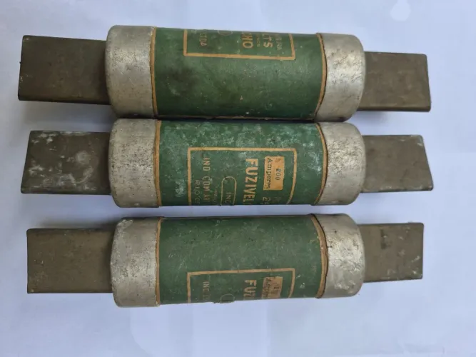 Fuzivel faça 3 cartucho  250 amperes 