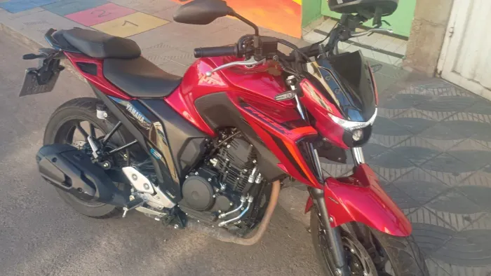 Moto nova, única dona